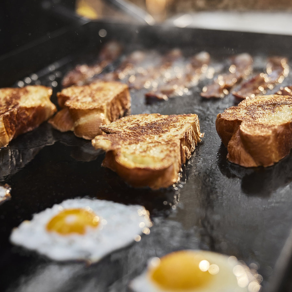 Slate 30" Rust-Resistant Griddle with Extendable Side Table (Natural Gas)