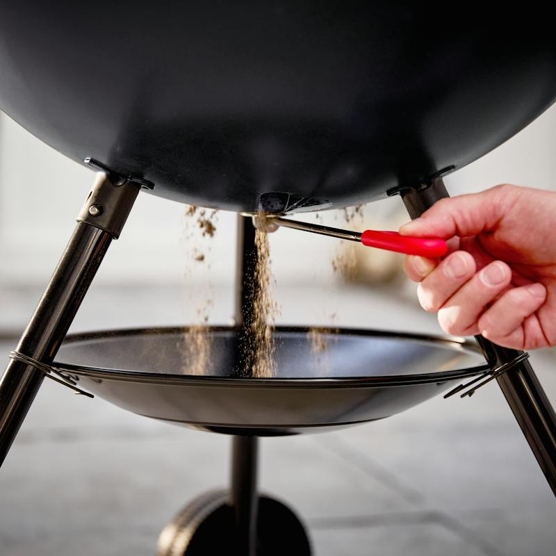 Weber 22in Original Kettle Stealth lifestyle