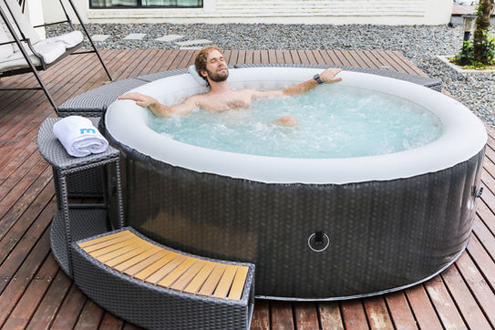 Wicker Step for Round Spa
