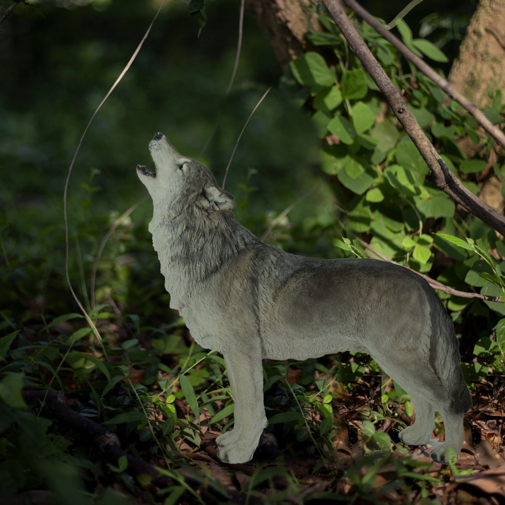 Howling Gray Wolf Statue
