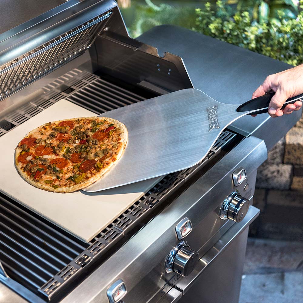 Saber pizza peel in use