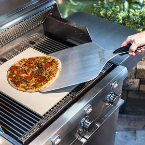 Saber pizza peel in use
