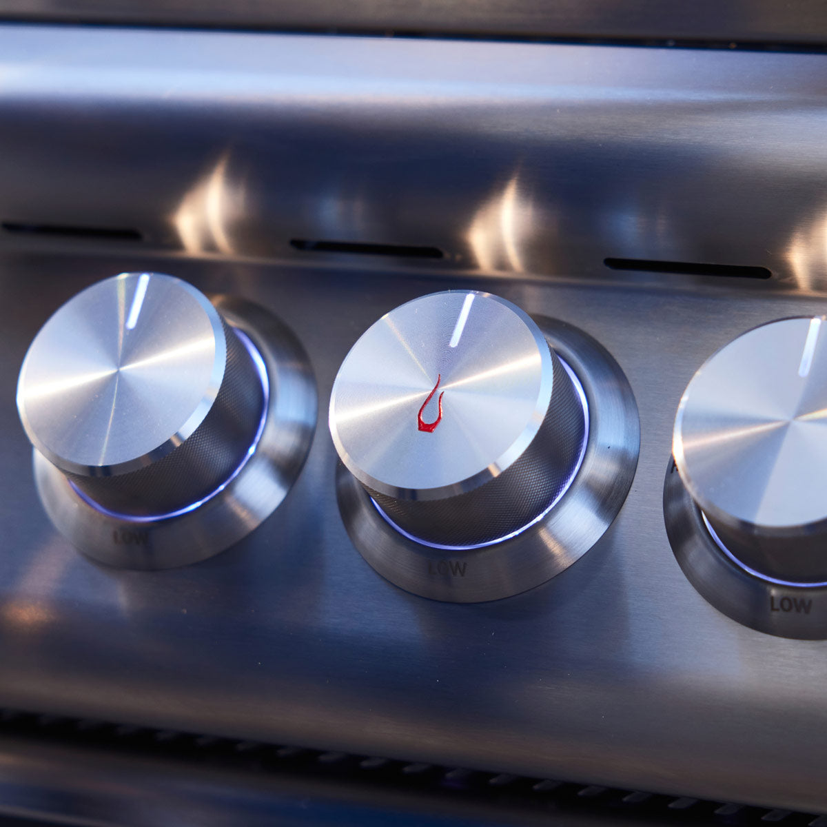 Blaze 40-inch 5-burner Premium LTE+ gas grill hood open