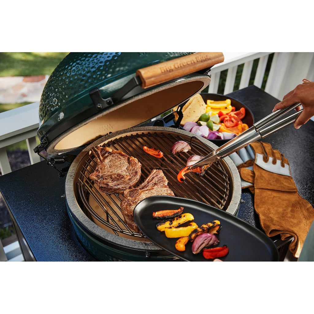 Cast Iron Sauce Pot With Basting Brush