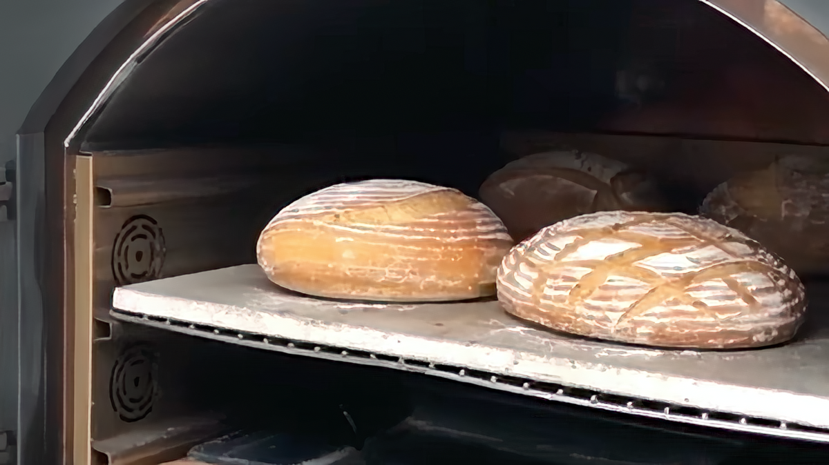 Fontana Gusto baking bread