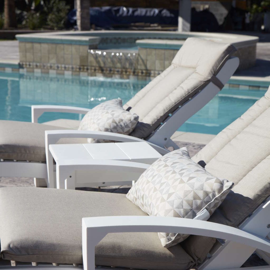 St. Tropez Chaise Lounge w/Wheels