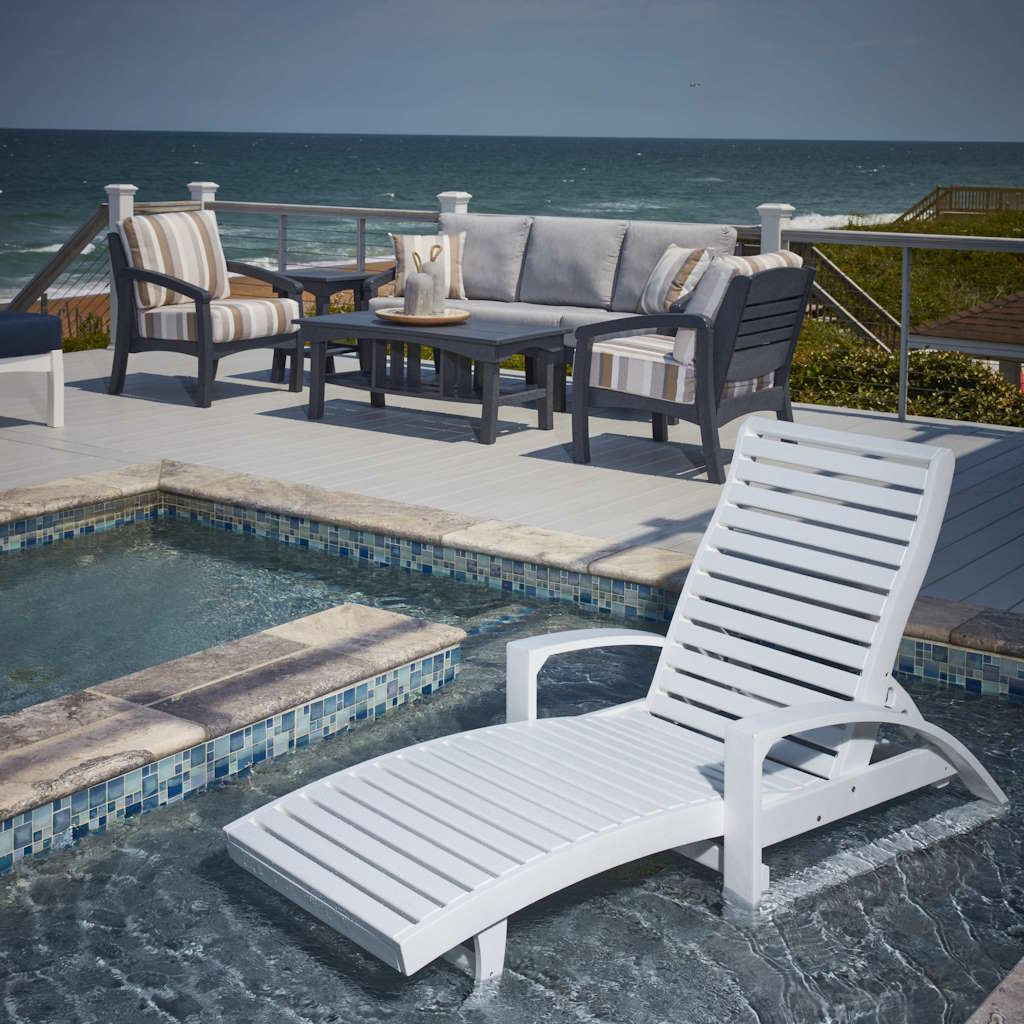 St. Tropez Chaise Lounge w/Wheels