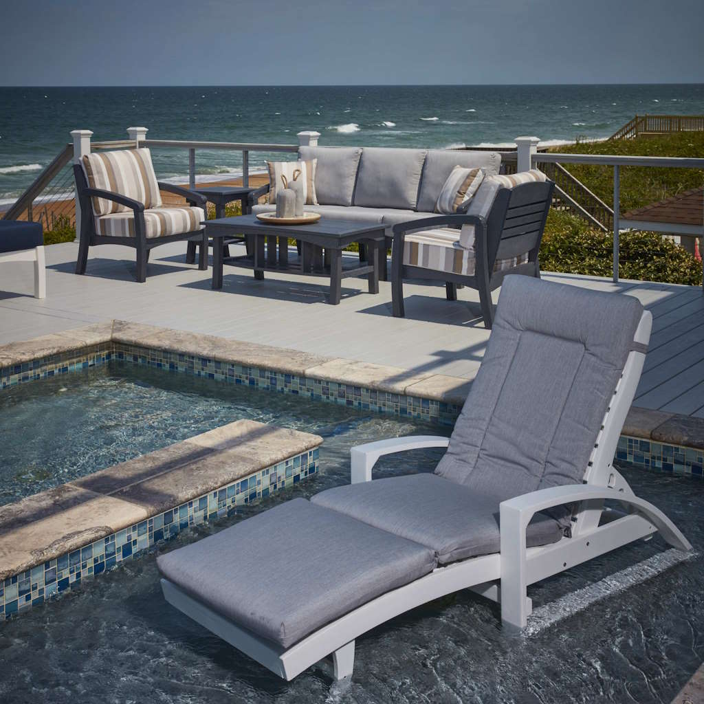 St. Tropez Chaise Lounge w/Wheels