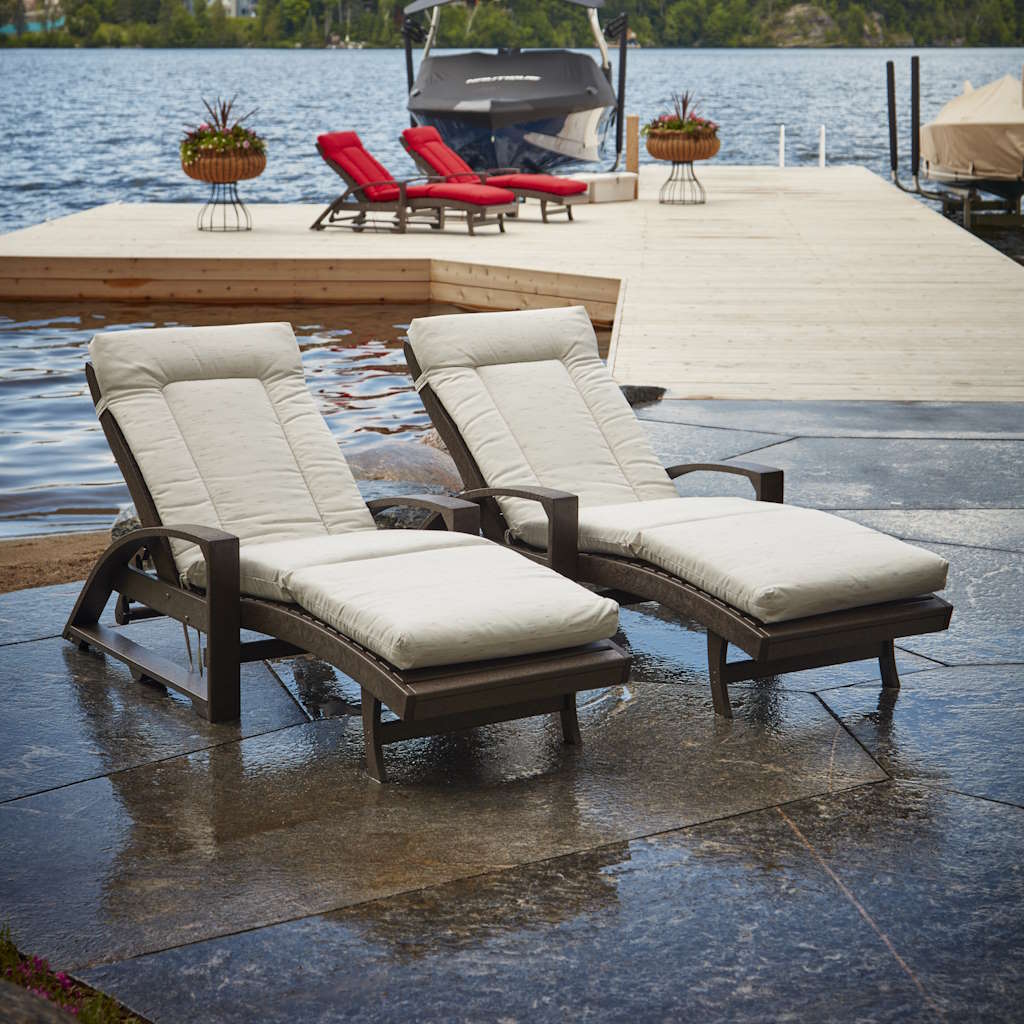 St. Tropez Chaise Lounge w/Wheels