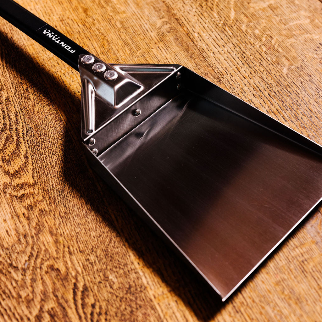 Fontana Forni ash shovel close-up