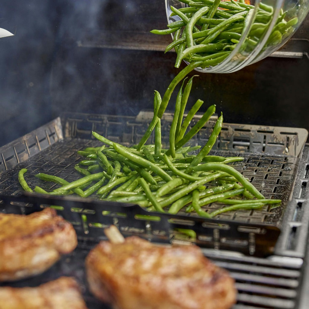 Genesis E-430 Stealth Gas Grill (Natural Gas)