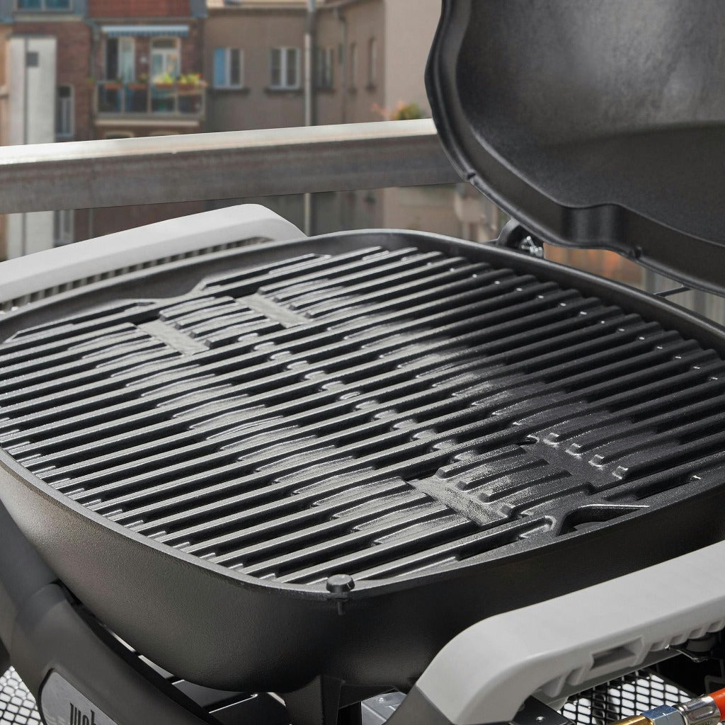 Weber Q 1000N Gas Grill - Midnight Black